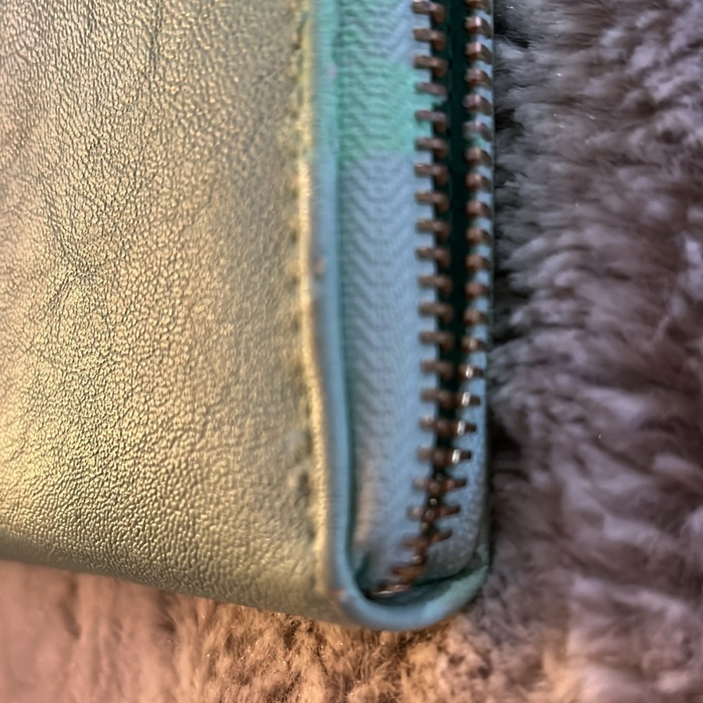 DISNEY “Oh My Disney “ BRAVE Movie Wallet DISNEY STORE Sea-foam Green - Picture 10 of 10